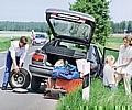 Gerade im Urlaub kann ein Platten zur Nervenprobe werden. Moderne Reifen und Pannensets sind eine Alternative zum Reserverad. Foto: Auto-Reporter/Continental